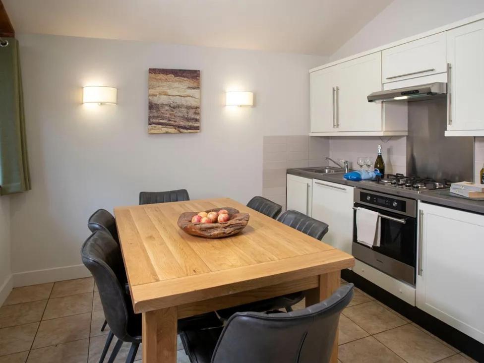 Blackwood Forest Cabins - Forest Holidays Popham Екстериор снимка